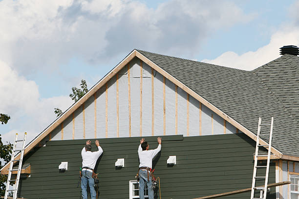 Professional Siding technician working in Burton, SC
